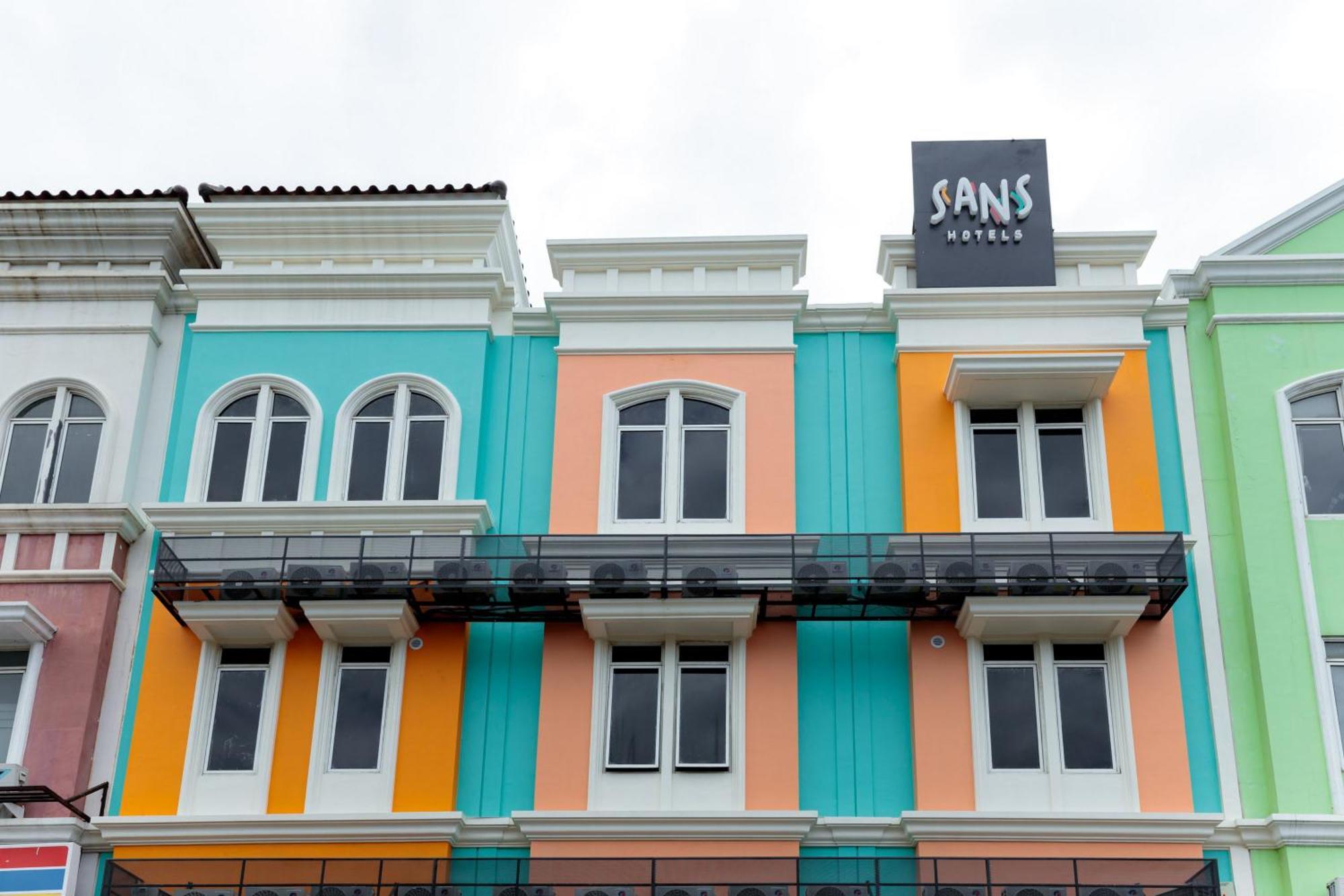 Sans Hotel Kelapa Gading Jakarta Exterior photo